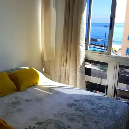 In Candelaria, With Wonderful Sea View And Pool Access - 1 Km F * Candelaria